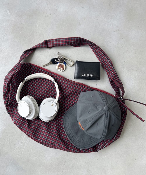 UNDERSTATEMENTs（アンダーステイトメント）の「【ユニセックス】チェックショルダーバッグ（ショルダーバッグ・メンズ・レッド/ネイビー/ブラック・FREE）」の17枚目の写真