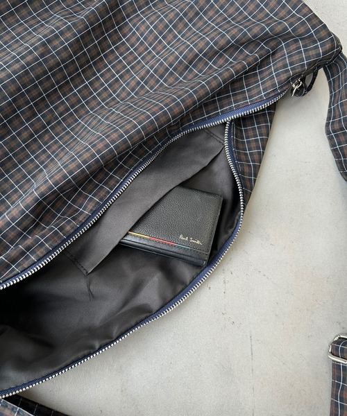 UNDERSTATEMENTs（アンダーステイトメント）の「【ユニセックス】チェックショルダーバッグ（ショルダーバッグ・メンズ・レッド/ネイビー/ブラック・FREE）」の18枚目の写真