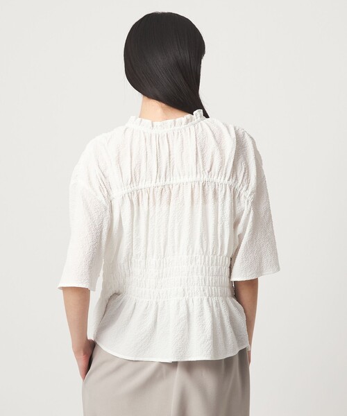 EMMEL REFINES（エメルリファインズ）の「＜EMMEL REFINES＞EM フリルエリ シャーリング ブラウス（シャツ/ブラウス・レディース・ライラック/ライトブルー/ホワイト・FREE）」の6枚目の写真