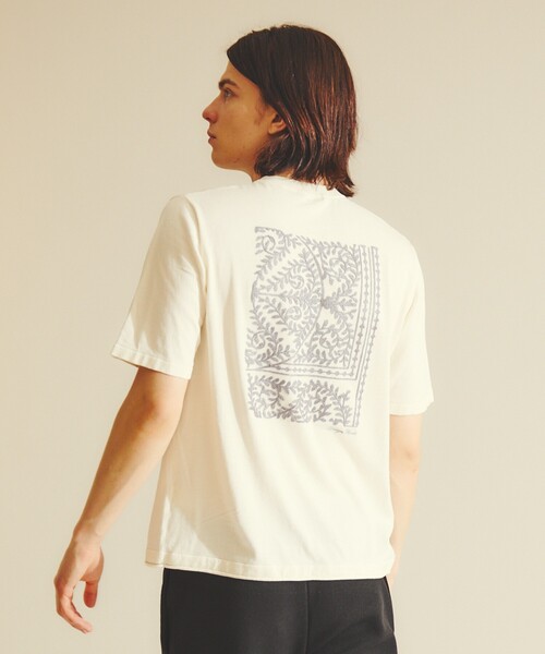 DESIGNWORKS(デザインワークス)の「リーフ柄ニットTシャツ / 半袖ニットT(ニット/セーター・メンズ・オフホワイト/ブラック・48/46/50)」の1枚目の写真