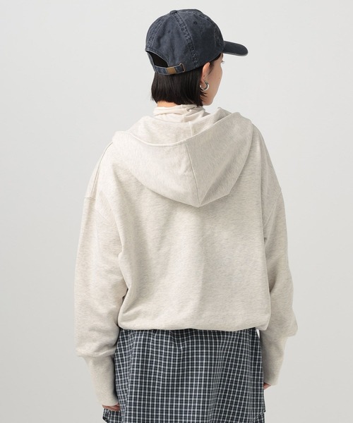 BAYFLOW（ベイフロー）の「[春まで活躍する]ハーフジップショートフーディー（スウェット・レディース・グレー/オフホワイト・FREE）」の16枚目の写真