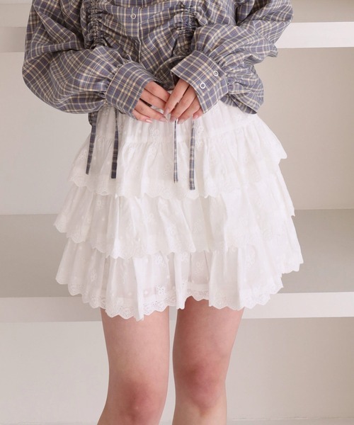 archives(アルシーヴ)の「コットンレースフリルミニSK(スカート・レディース・オフホワイト/ブラック・MEDIUM)」の1枚目の写真