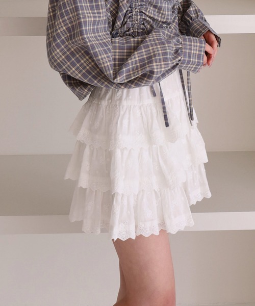 archives(アルシーヴ)の「コットンレースフリルミニSK(スカート・レディース・オフホワイト/ブラック・MEDIUM)」の4枚目の写真