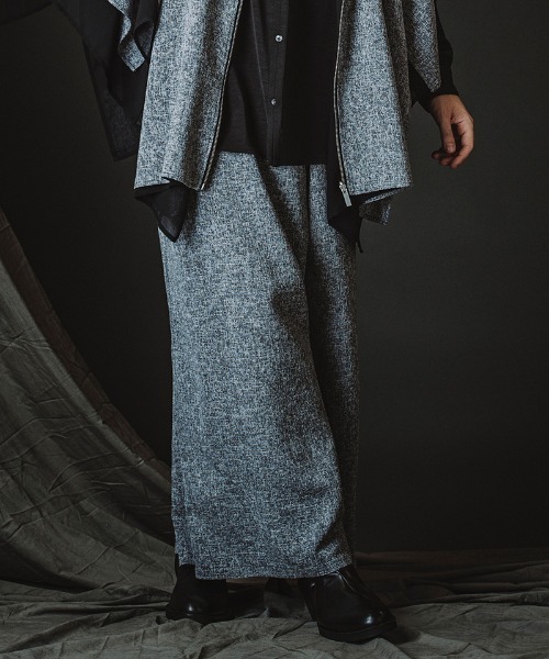 NO ID.(ノーアイディ)の「mp14811-ワイドラップトラウザーズ パンツ(458006-439P)(その他パンツ・メンズ・ミックスグレー/ブラック・2/1)」の2枚目の写真