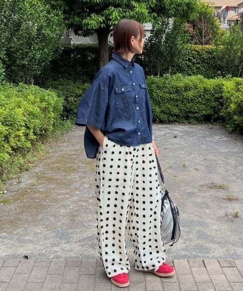 ANGIE(アンジー)の「オーバーサイズ レギュラーカラー デニム 半袖シャツ / 夏服(シャツ/ブラウス・レディース・ブルー/ネイビー/ブルー系その他・FREE)」の10枚目の写真