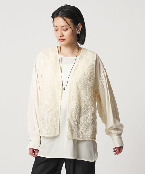 A DAY IN THE LIFE UNITED ARROWS(アデイインザライフユナイテッドアローズ)の「レースベスト+ブラウス ‐セットアイテム‐ <A DAY IN THE LIFE>(ベスト・レディース・オフホワイト/ブラック・FREE)」の1枚目の写真