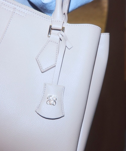 VIS（ビス）の「【COHINA×VIS】チャーム付き2WAYトートバッグ/A4対応・軽量（トートバッグ・レディース・ベージュ/キナリ/ブラック・FREE）」の7枚目の写真