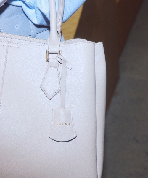 VIS（ビス）の「【COHINA×VIS】チャーム付き2WAYトートバッグ/A4対応・軽量（トートバッグ・レディース・ベージュ/キナリ/ブラック・FREE）」の8枚目の写真