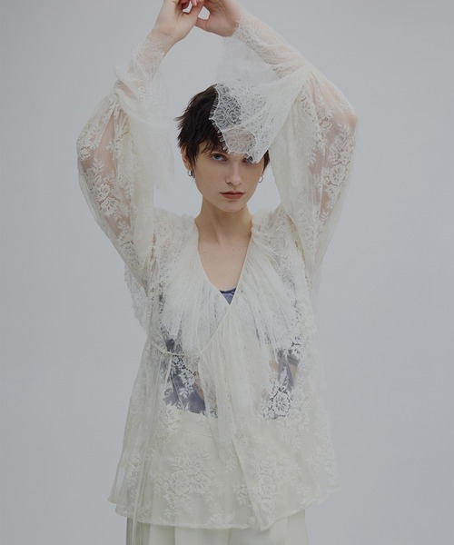 Ameri(アメリ)の「2WAY LACE RAFFLE BLOUSE(シャツ/ブラウス・レディース・ブラック/アイボリー/イエロー・FREE)」の10枚目の写真