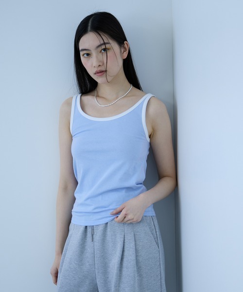 VICKY（ビッキー）の「バイカラーパイピングタンクトップ（タンクトップ・レディース・ブルー/ベージュ/キャメル・M）」の2枚目の写真