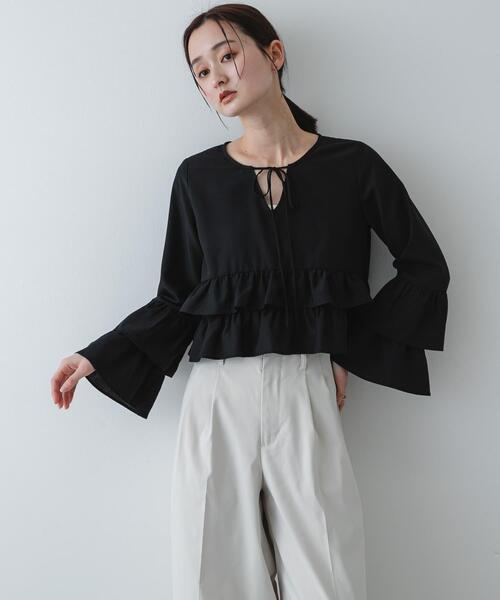 SENSE OF PLACE by URBAN RESEARCH（センスオブプレイスバイアーバンリサーチ）の「ダブルフリルブラウス（シャツ/ブラウス・レディース・オフホワイト/ブラック/ベージュ・ONE）」の2枚目の写真
