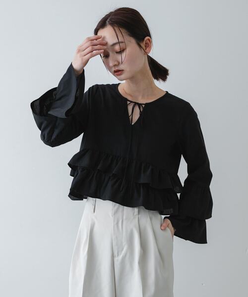 SENSE OF PLACE by URBAN RESEARCH（センスオブプレイスバイアーバンリサーチ）の「ダブルフリルブラウス（シャツ/ブラウス・レディース・オフホワイト/ブラック/ベージュ・ONE）」の4枚目の写真