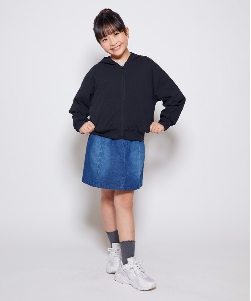 Right-on（ライトオン）の「【VIVIAN BLUE】ウエストフリル 台形デニムスカート (通園・通学 / キッズ / ポケット付き)（デニムスカート・キッズ・ライトインディゴブルー/ダークインディゴブルー・150/160/110/120/130/140）」の5枚目の写真