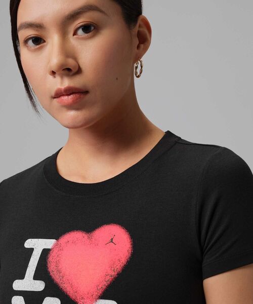 JORDAN BRAND(ジョーダンブランド)の「ジョーダン フライト ウィメンズ グラフィック Tシャツ / Jordan Flight Women's Graphic T-Shirt IR0771-010 Black(Tシャツ/カットソー・レディース・ブラック・XS/XL/S/M/L)」の3枚目の写真
