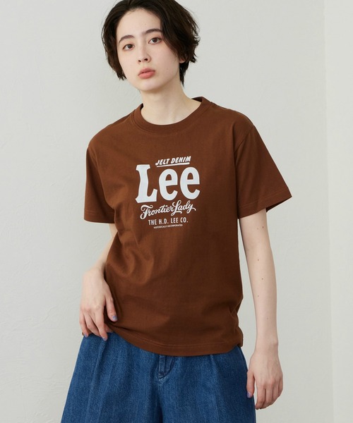 Lee(リー)の「Lee/リー ロゴプリントハーフスリーブTシャツ(Tシャツ/カットソー・レディース・ブラウン/ホワイト/アイボリー/ブルー/イエロー/ブラック/グレー/レッド・SMALL/MEDIUM)」の1枚目の写真
