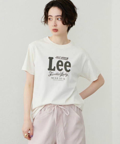 Lee(リー)の「Lee/リー ロゴプリントハーフスリーブTシャツ(Tシャツ/カットソー・レディース・ブラウン/ホワイト/アイボリー/ブルー/イエロー/ブラック/グレー/レッド・SMALL/MEDIUM)」の3枚目の写真