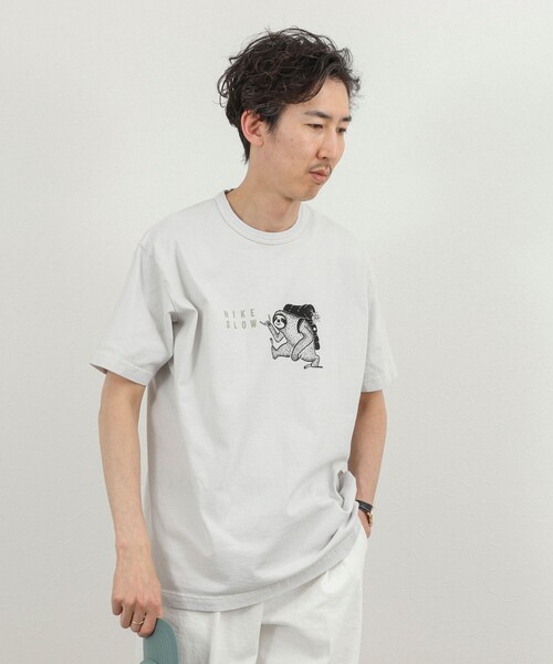 NOLLEY’S（ノーリーズ）の「別注 ナマケモノ プリントTシャツ 26SS（Tシャツ/カットソー・メンズ・ネイビー/ホワイト/ライトグレー・S/M/L）」の4枚目の写真