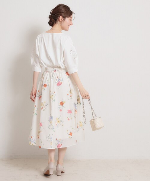 couture brooch(クチュールブローチ)の「【接触冷感・UVカット】60シルケット エンブロドルマントップス(Tシャツ/カットソー・レディース・ブラック/サックスブルー/ピンク系3/オフホワイト・38/36/42)」の8枚目の写真