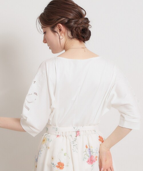 couture brooch(クチュールブローチ)の「【接触冷感・UVカット】エンブロドルマントップス(Tシャツ/カットソー・レディース・ブラック/サックスブルー/ピンク系3/オフホワイト/ピンク/カーキ/ブルー系7・38/36/42)」の13枚目の写真