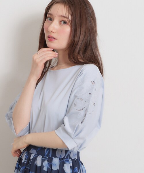 couture brooch(クチュールブローチ)の「【接触冷感・UVカット】60シルケット エンブロドルマントップス(Tシャツ/カットソー・レディース・ブラック/サックスブルー/ピンク系3/オフホワイト・38/36/42)」の16枚目の写真