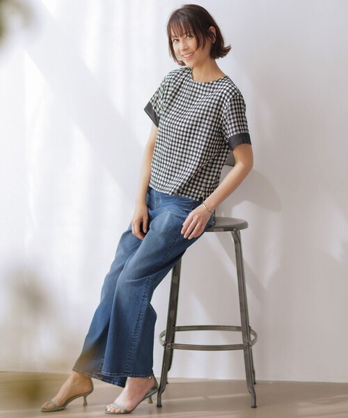 J.PRESS(ジェイプレス)の「【一枚で着映え】シアーギンガム クルーネック カットソー(Tシャツ/カットソー・レディース・アイボリー系/ブラック系3/ブラック系・T13/T15)」の5枚目の写真