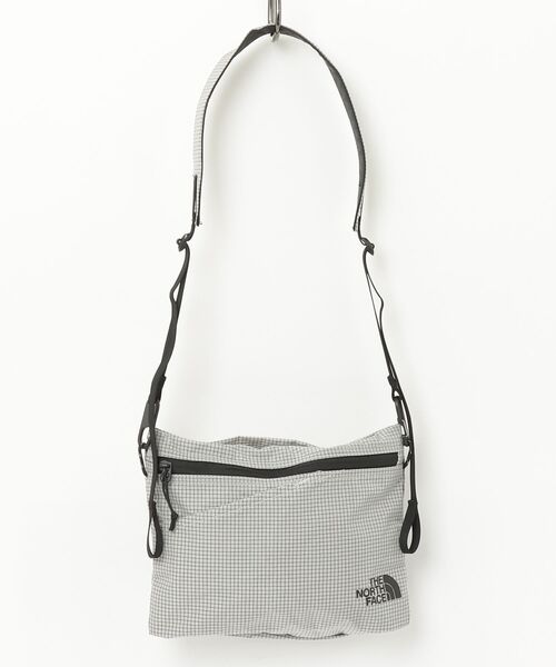 THE NORTH FACE（ザノースフェイス）の「Rafter Shoulder Pouch M SP NM72627（ストール/ショール・メンズ・ブラック/ライトグレー・FREE）」の2枚目の写真
