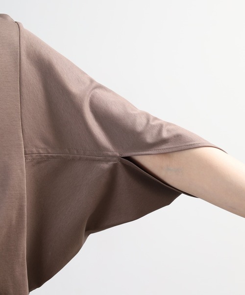 BRODIAEA(ブローディア)の「BRODIAEA シルク混ボトルネックカットソープルオーバー 半端袖(Tシャツ/カットソー・レディース・モカ/オフホワイト/ネイビー・40)」の4枚目の写真