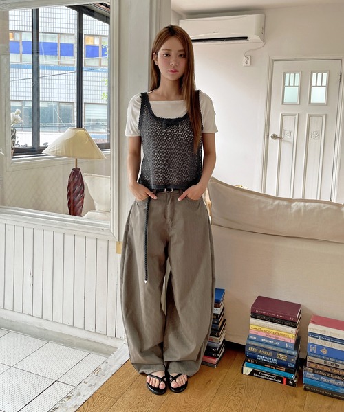 UNE MANSION(ユヌマンション)の「【UNE ORIGINAL】レイヤードキャミソールサマーニット(タンクトップ・レディース・アイボリー/チャコールグレー/ブラウン/ブルー・FREE)」の12枚目の写真