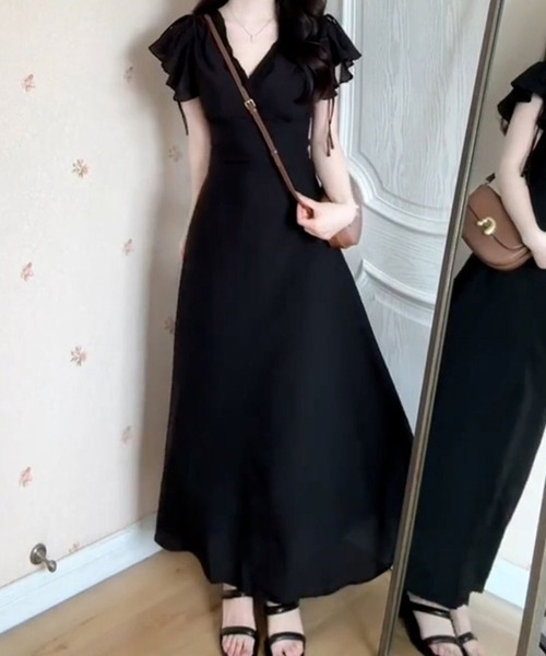 AMAJI（アマジ）の「ヘップバーン風ブラックVネックワンピース（ワンピース・レディース・ブラック・X-LARGE/LARGE/MEDIUM/SMALL）」の2枚目の写真
