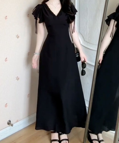 AMAJI（アマジ）の「ヘップバーン風ブラックVネックワンピース（ワンピース・レディース・ブラック・X-LARGE/LARGE/MEDIUM/SMALL）」の3枚目の写真