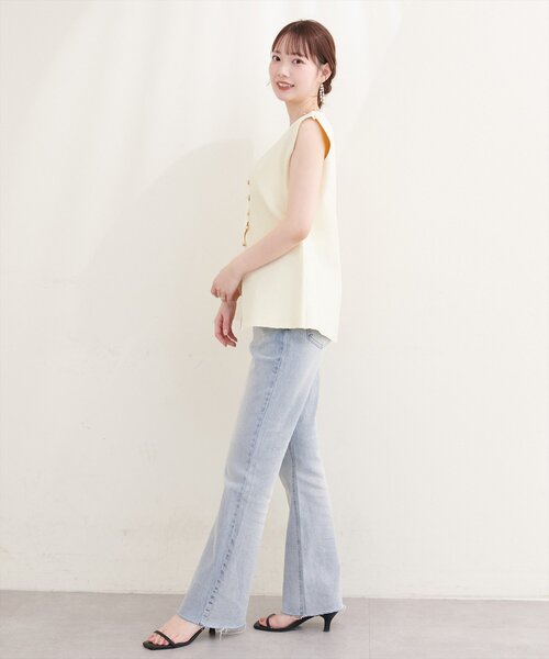 natural couture(ナチュラルクチュール)の「〈Erikoコラボ〉ゴールド釦ニットベスト(ベスト・レディース・ブラック/アイボリー/ベージュ/ブラウン・FREE)」の8枚目の写真