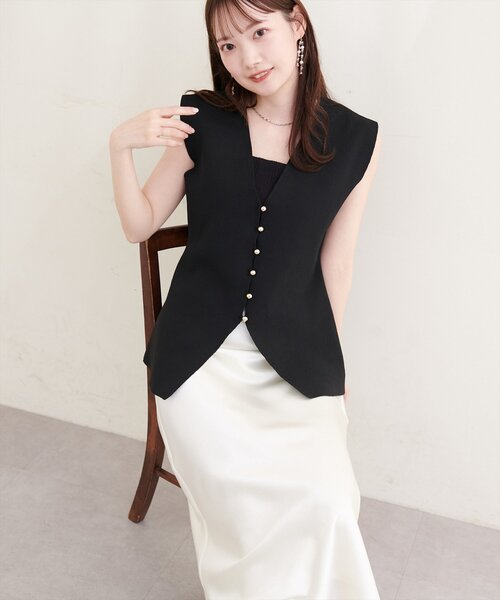 natural couture(ナチュラルクチュール)の「〈Erikoコラボ〉ゴールド釦ニットベスト(ベスト・レディース・ブラック/アイボリー/ベージュ/ブラウン・FREE)」の11枚目の写真