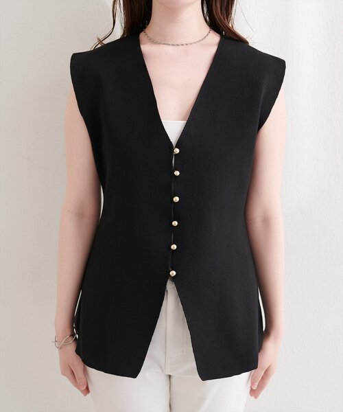 natural couture(ナチュラルクチュール)の「〈Erikoコラボ〉ゴールド釦ニットベスト(ベスト・レディース・ブラック/アイボリー/ベージュ/ブラウン・FREE)」の13枚目の写真