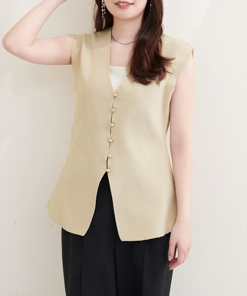 natural couture(ナチュラルクチュール)の「〈Erikoコラボ〉ゴールド釦ニットベスト(ベスト・レディース・ブラック/アイボリー/ベージュ/ブラウン・FREE)」の20枚目の写真