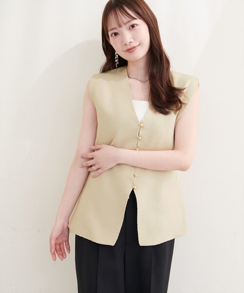 natural couture(ナチュラルクチュール)の「〈Erikoコラボ〉ゴールド釦ニットベスト(ベスト・レディース・ブラック/アイボリー/ベージュ/ブラウン・FREE)」の21枚目の写真