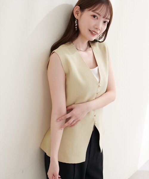 natural couture(ナチュラルクチュール)の「〈Erikoコラボ〉ゴールド釦ニットベスト(ベスト・レディース・ブラック/アイボリー/ベージュ/ブラウン・FREE)」の22枚目の写真