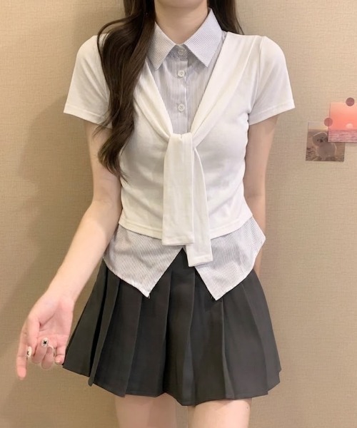 Mejoul（メジュール）の「【2026春夏新作】シャツレイヤード風 肩掛けデザイン半袖トップス（シャツ/ブラウス・レディース・ホワイト/グレー/ネイビー・F）」の2枚目の写真