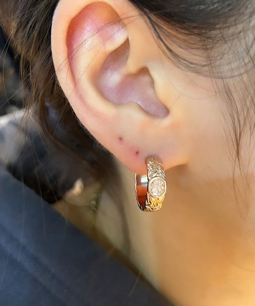 IRIEBEACH(アイリービーチ)の「cutout coin hoop pierce/【ハワイアンジュエリー】【サージカルステンレス】【金属アレルギー対応】【IRIEBEACH / アイリービーチ】つけっぱなしOK(ピアス(片耳用)・レディース・シルバー/ピンク/ゴールド・FREE)」の2枚目の写真