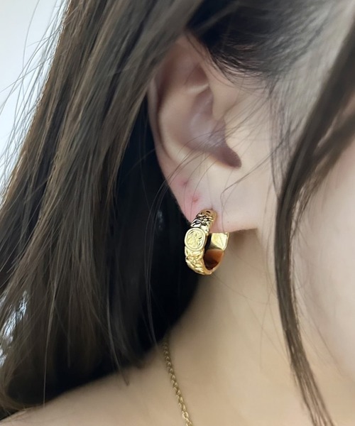 IRIEBEACH(アイリービーチ)の「cutout coin hoop pierce/【ハワイアンジュエリー】【サージカルステンレス】【金属アレルギー対応】【IRIEBEACH / アイリービーチ】つけっぱなしOK(ピアス(片耳用)・レディース・シルバー/ピンク/ゴールド・FREE)」の8枚目の写真