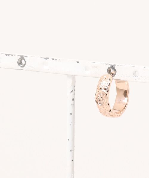 IRIEBEACH(アイリービーチ)の「cutout coin hoop pierce/【ハワイアンジュエリー】【サージカルステンレス】【金属アレルギー対応】【IRIEBEACH / アイリービーチ】つけっぱなしOK(ピアス(片耳用)・レディース・シルバー/ピンク/ゴールド・FREE)」の9枚目の写真