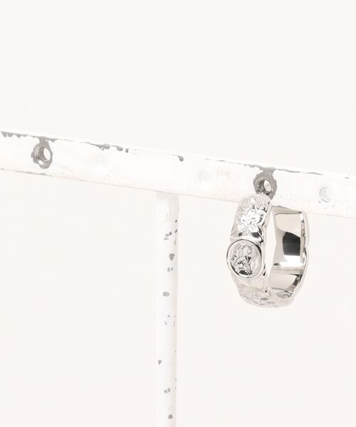 IRIEBEACH(アイリービーチ)の「cutout coin hoop pierce/【ハワイアンジュエリー】【サージカルステンレス】【金属アレルギー対応】【IRIEBEACH / アイリービーチ】つけっぱなしOK(ピアス(片耳用)・レディース・シルバー/ピンク/ゴールド・FREE)」の10枚目の写真