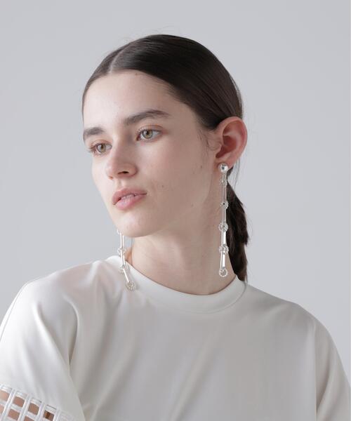 ADORE(アドーア)の「フラワーチェーンACC(イヤリング・レディース・ゴールド/シルバー・ONE SIZE)」の2枚目の写真