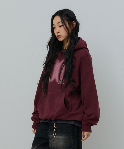 DESIRED（デシレッド）の「ピグメントグラフィックフードパーカー-FASK5107B0R（パーカー・レディース・バーガンディー・MEDIUM/LARGE/X-LARGE）」の9枚目の写真