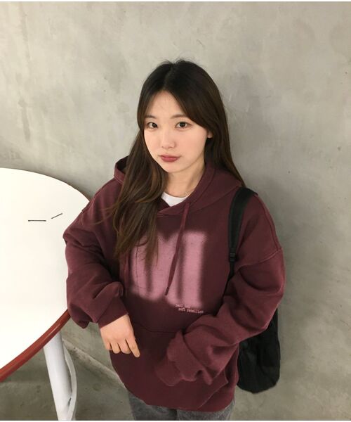 DESIRED（デシレッド）の「ピグメントグラフィックフードパーカー-FASK5107B0R（パーカー・レディース・バーガンディー・MEDIUM/LARGE/X-LARGE）」の3枚目の写真