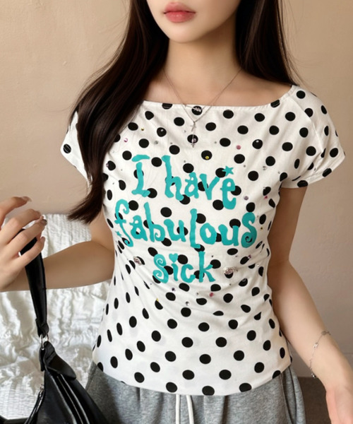 Ada.(エイダ)の「ビジューロゴ ボートネック スリム カットソー(Tシャツ/カットソー・レディース・ホワイト/ピンク/ドット・FREE)」の3枚目の写真