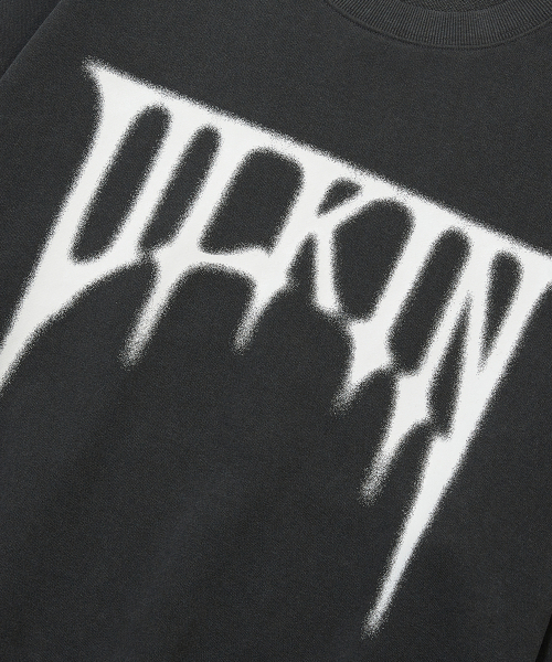 ULKIN(ウルキン)の「スモージングスカルグラフィックスウェットシャツ_チャコール(スウェット・メンズ・チャコール・MEDIUM/X-LARGE)」の3枚目の写真