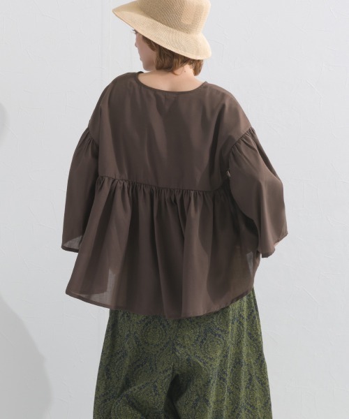 OMNES(オムネス)の「コットンライクギャザー長袖ブラウス(シャツ/ブラウス・レディース・カーキ/グリーン/ブラック/ベージュ・FREE)」の17枚目の写真