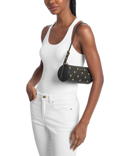 MICHAEL KORS(マイケルコース)の「IZZY スタッズ ぺブルレザー バレルポシェット スモール(ショルダーバッグ・レディース・ブラック・FREE)」の2枚目の写真