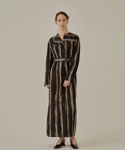 AKIRANAKA(アキラナカ)の「【AKIRANAKA/アキラナカ】Stitch stripe dress BK(ワンピース・レディース・ブラック・1/2)」の2枚目の写真