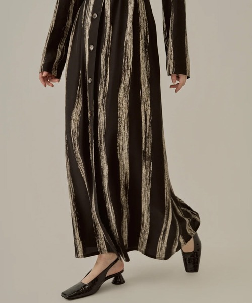 AKIRANAKA(アキラナカ)の「【AKIRANAKA/アキラナカ】Stitch stripe dress BK(ワンピース・レディース・ブラック・1/2)」の4枚目の写真